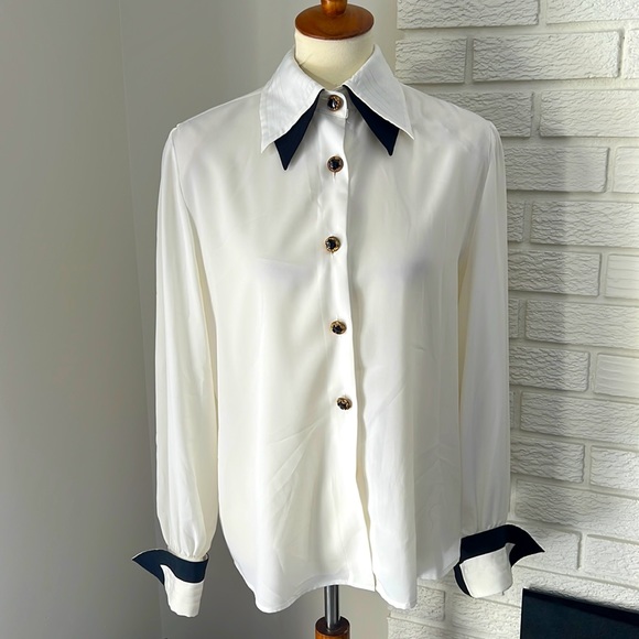 Vintage blouse with amazing buttons detail around sleeves Francesa of Damon - Picture 2 of 8